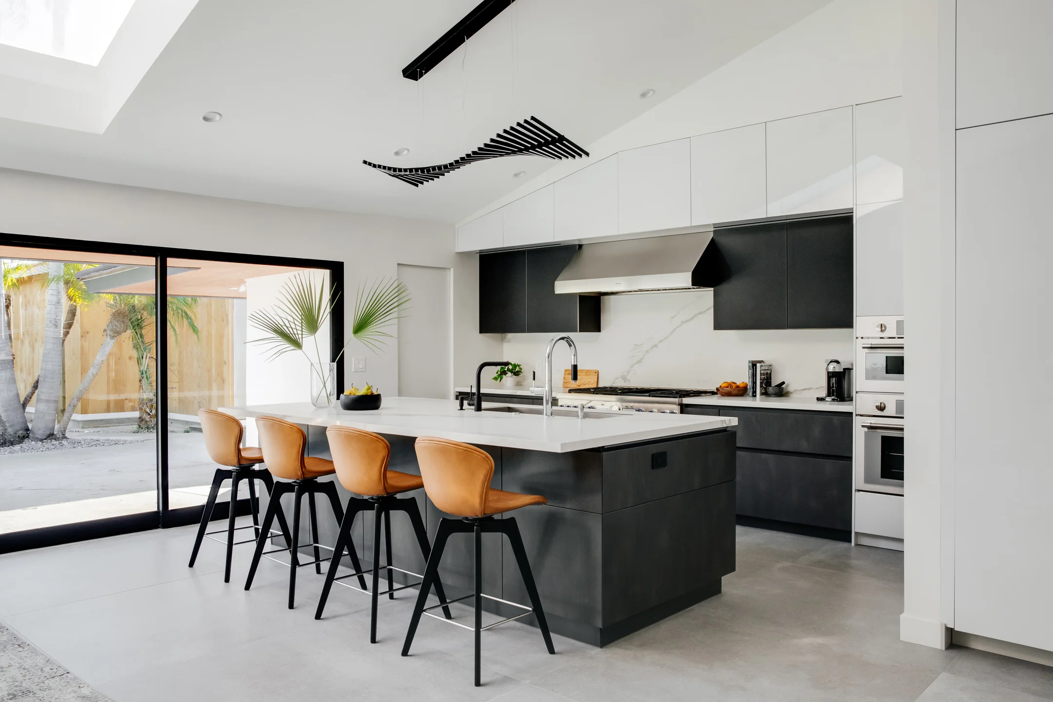 2023 Tram — photo 9