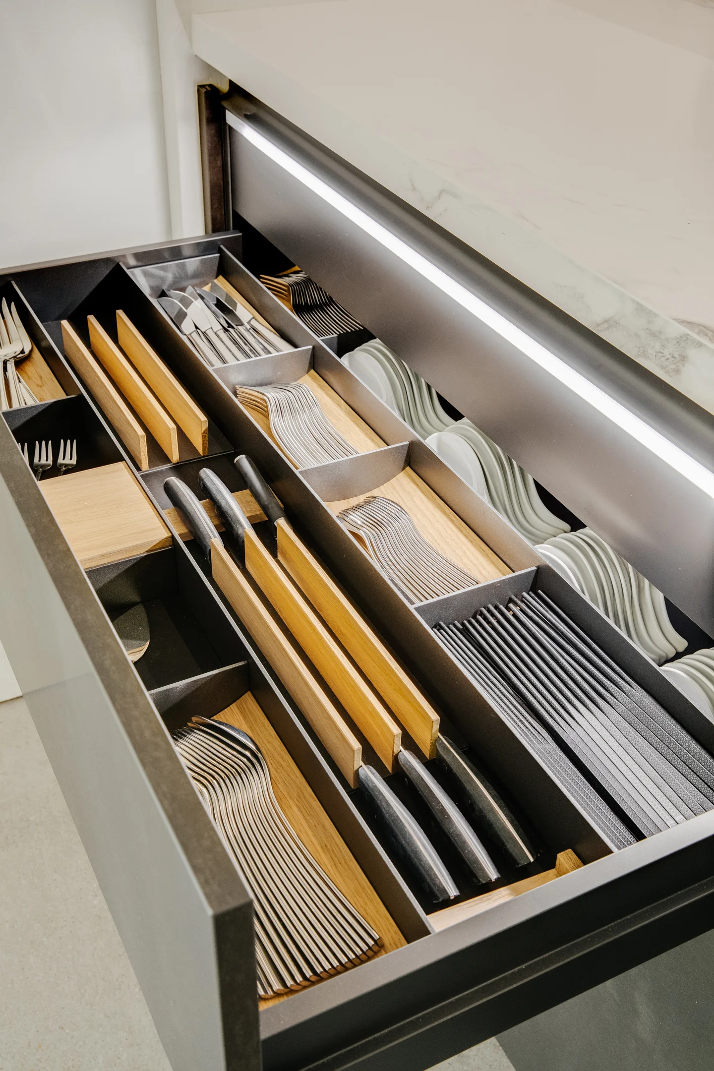 2023 Tram — photo 12