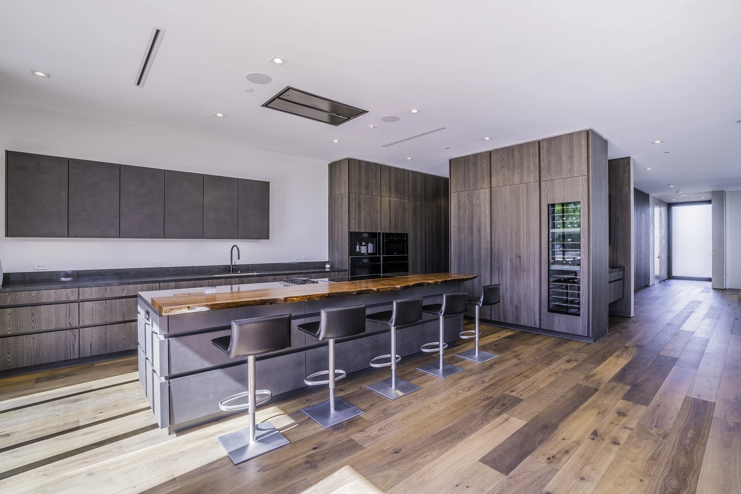 Hollywood — photo 1