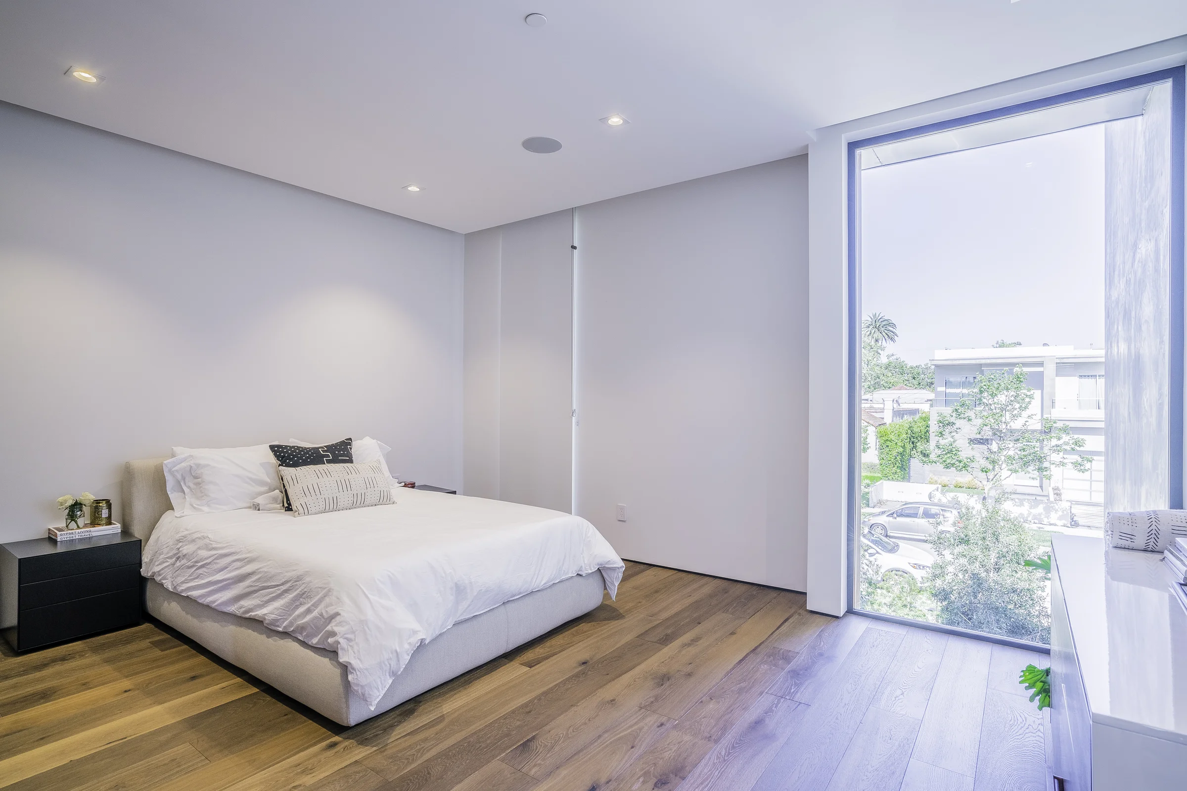 Hollywood — photo 3